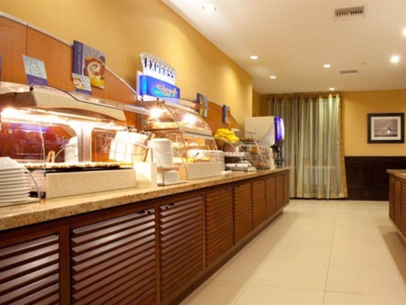 Holiday Inn Express Jacksonville Beach By Ihg Εξωτερικό φωτογραφία
